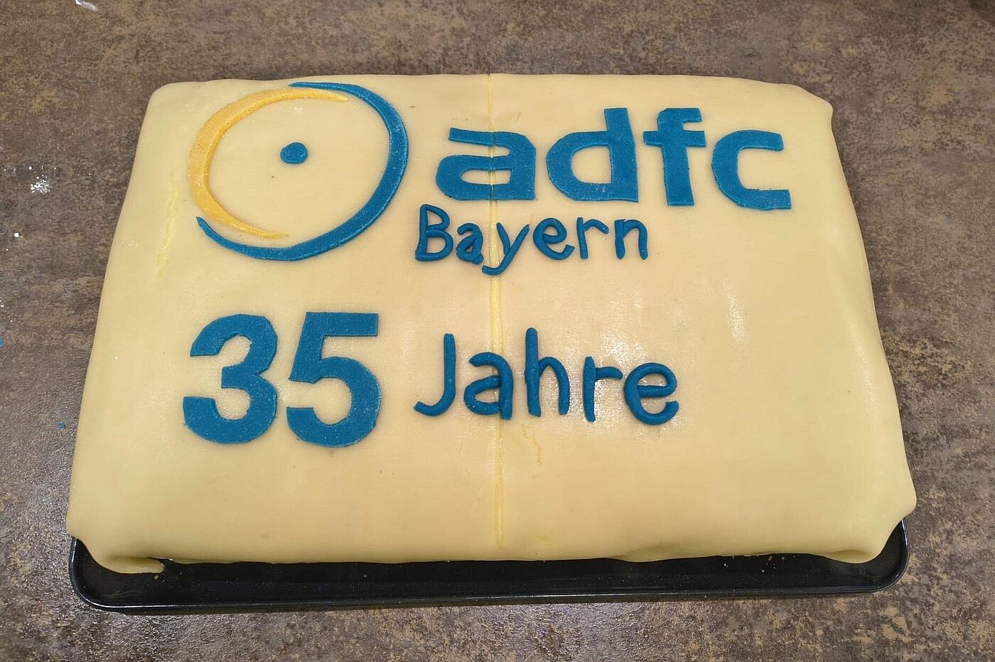 Zum süßen Abschluss der Versammlung gab es selbstgebackene Geburtstagstorte für den ADFC Bayern und seine Delegierten. Zum süßen Abschluss der Versammlung gab es selbstgebackene Geburtstagstorte für den ADFC Bayern und seine Delegierten.