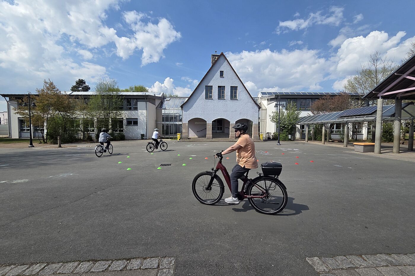 Radfahrende beim Fahrsicherheitstraining