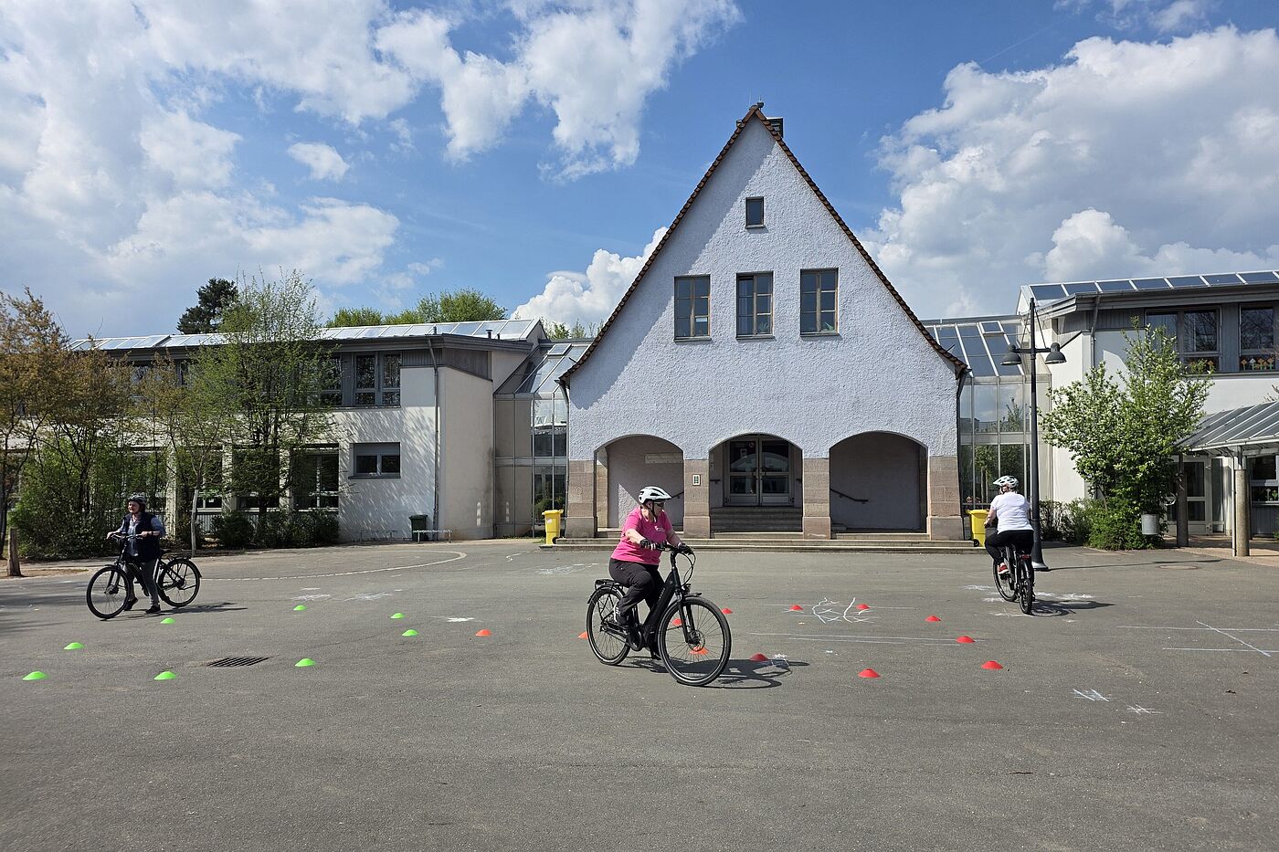 Radfahrende beim Fahrsicherheitstraining