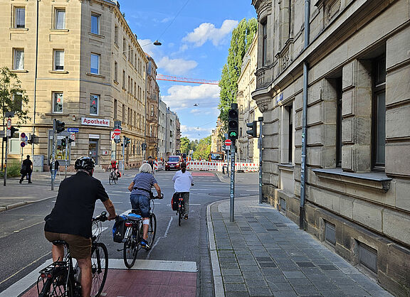 Baustelle Jakobinenstraße: weiterfahrt gerade aus einfach gesperrt